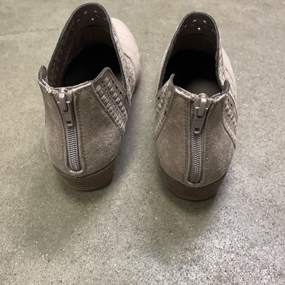 7.5 women’s Carlos Santana slip on ankle booties - Picture 5 of 7